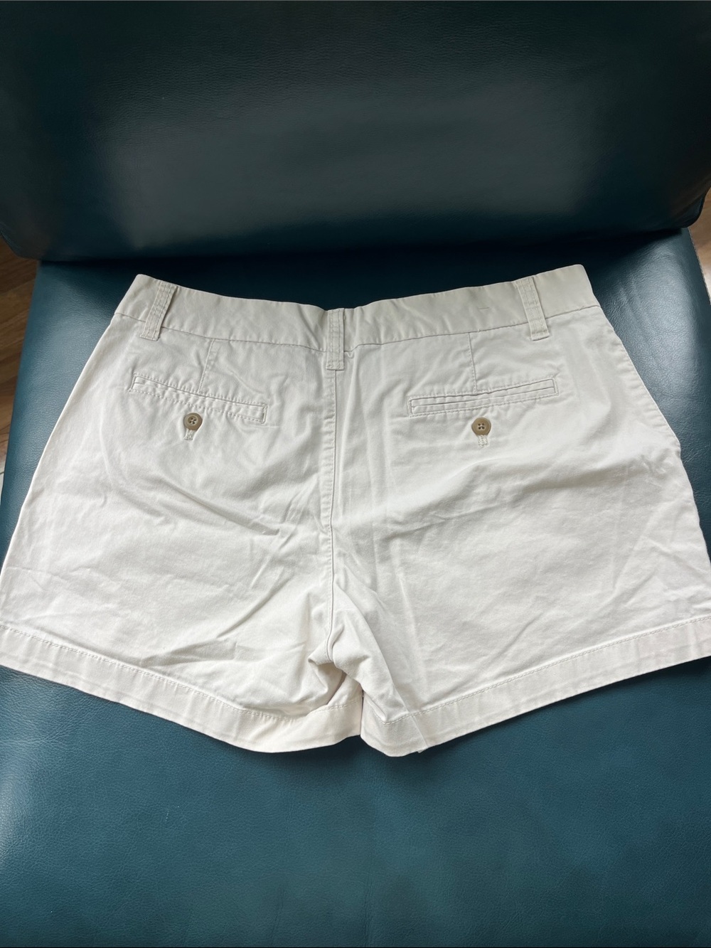 GAP Khakis “The 4” Short” 98% Cotton/2% Elastane Chino Shorts Light Beige size 6 - Picture 3 of 4